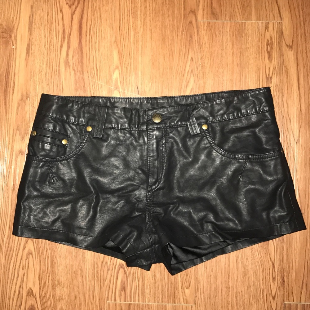 FREE PEOPLE BLACK LEATHER SHORTS SIZE 8